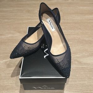 Nina SOFIE in “New Navy” crystals & fine mesh elegant kitten heel pump size 9.5